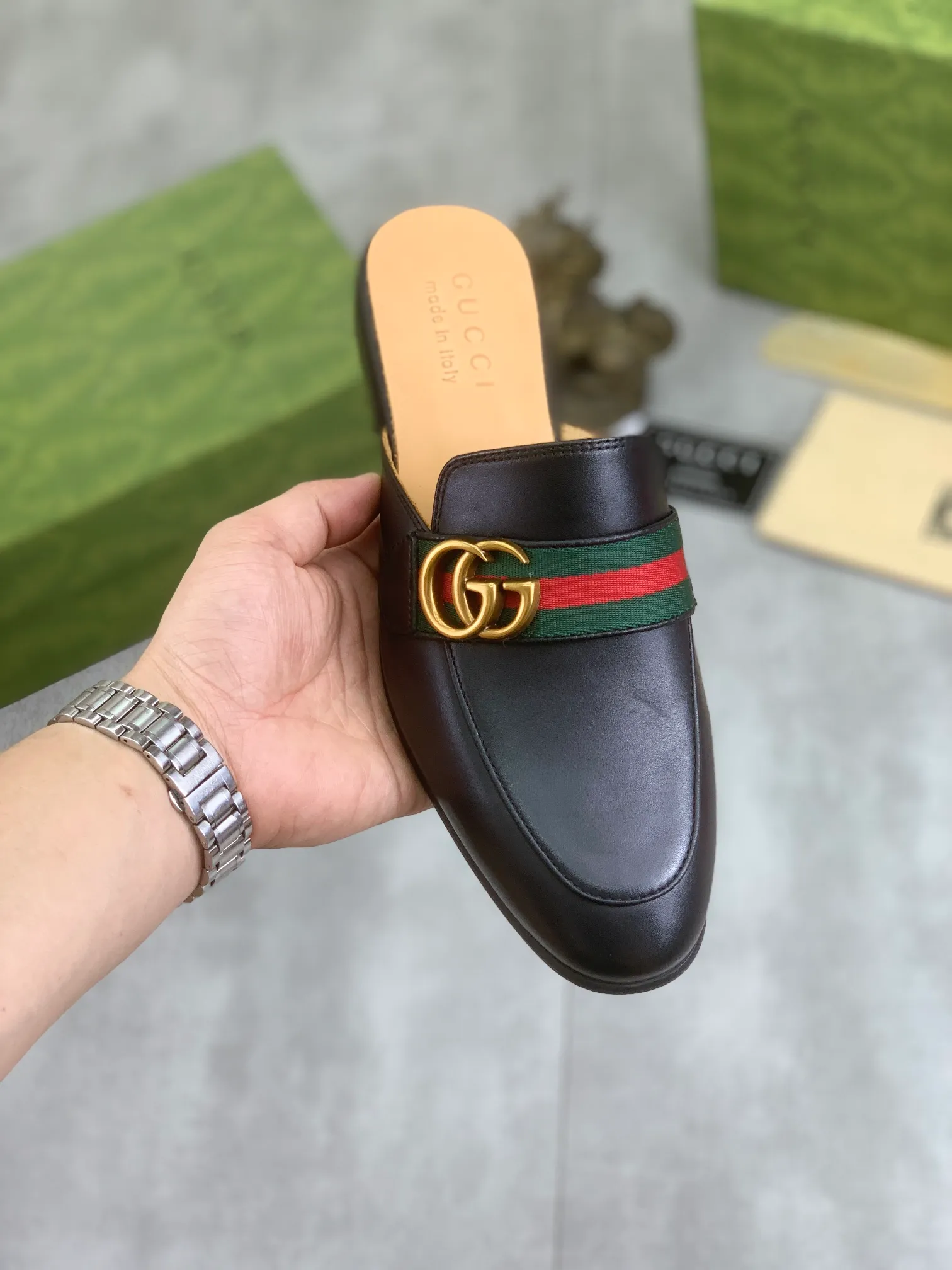 Men's Men's Shoes💰P480💰【New Style】Water-dyed Niuli High Quality Gucci half-drag business leather shoes hot selection (Gucci) official website latest Gucci half-drag 🎁 business leather shoes, hot style 💥 simple and elegant style, exclusive for trendy men. Unique official website latest brand original double G embossing Elements 👑 Original Gucci decoration, fashionable and elegant, fabric original calfskin ✅ Fully imported first-layer cowhide lining, official website designated wear-resistant, rubber business outsole, classic model taken at the counter in real life 🎬Number: 38-44 (45 46 customized) 2⃣️colors available